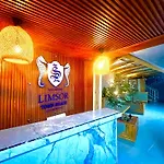 Apartaestudios Limsor Town Beach